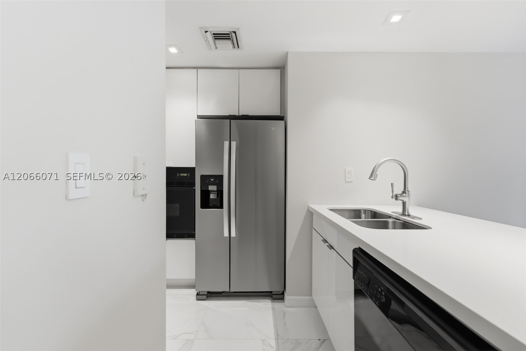 185 SE 14th Ter #1010, Miami FL 33131