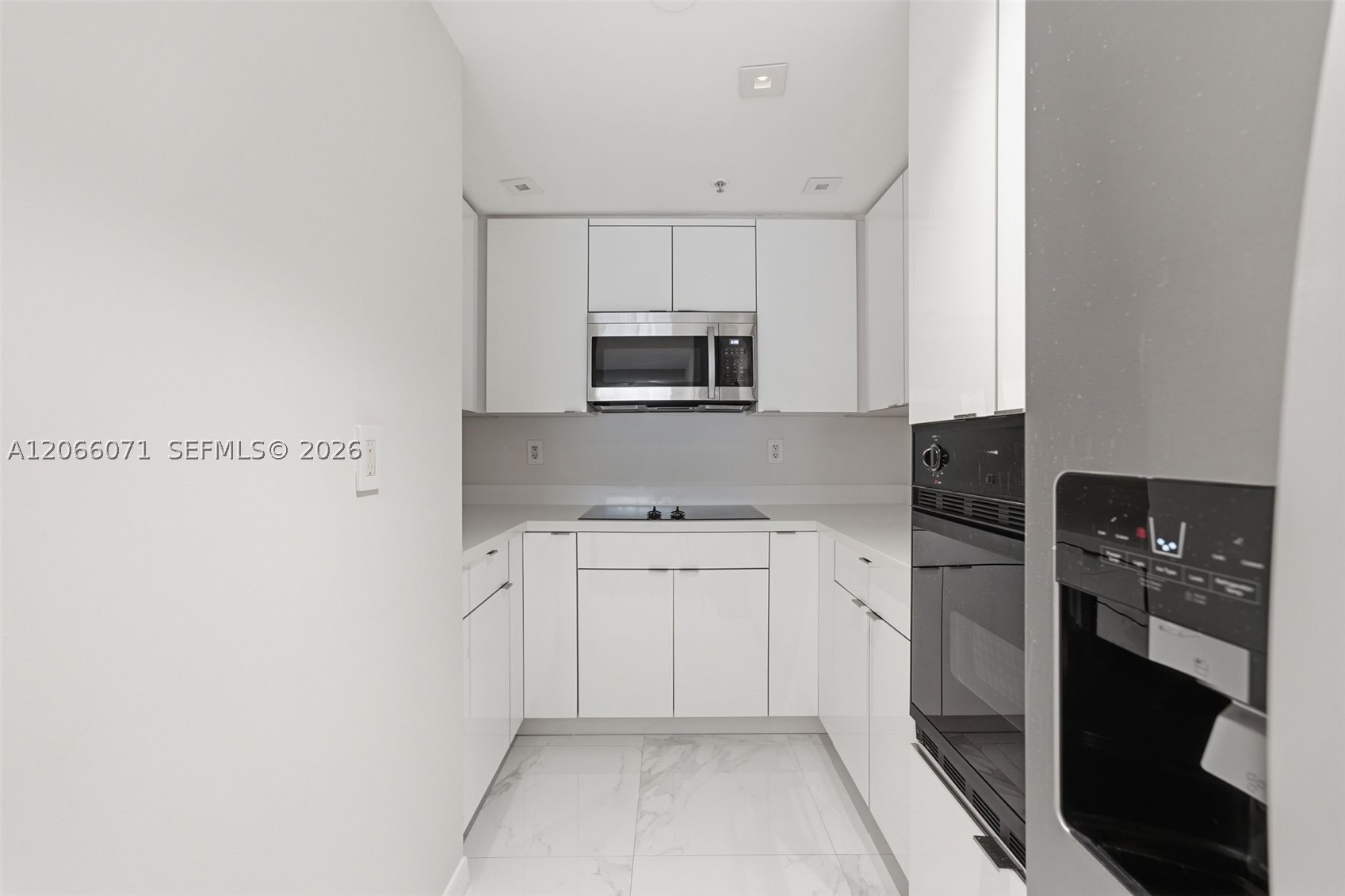 185 SE 14th Ter #1010, Miami FL 33131