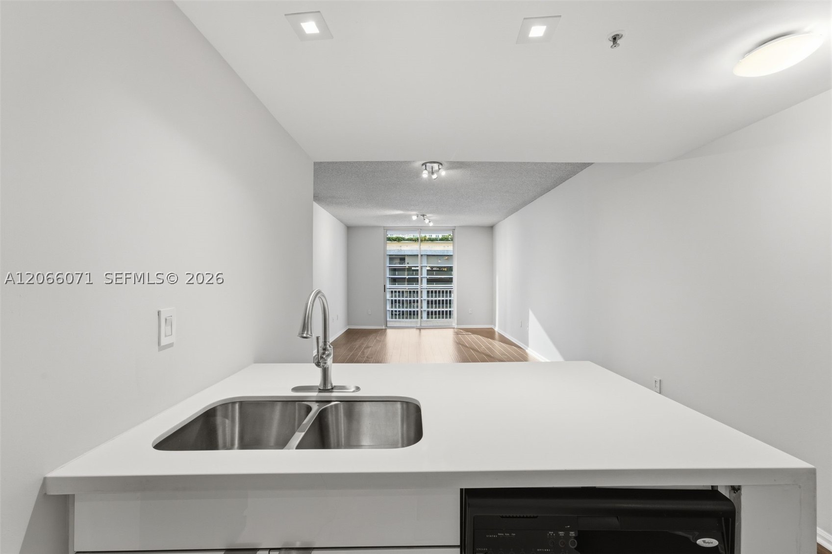 185 SE 14th Ter #1010, Miami FL 33131
