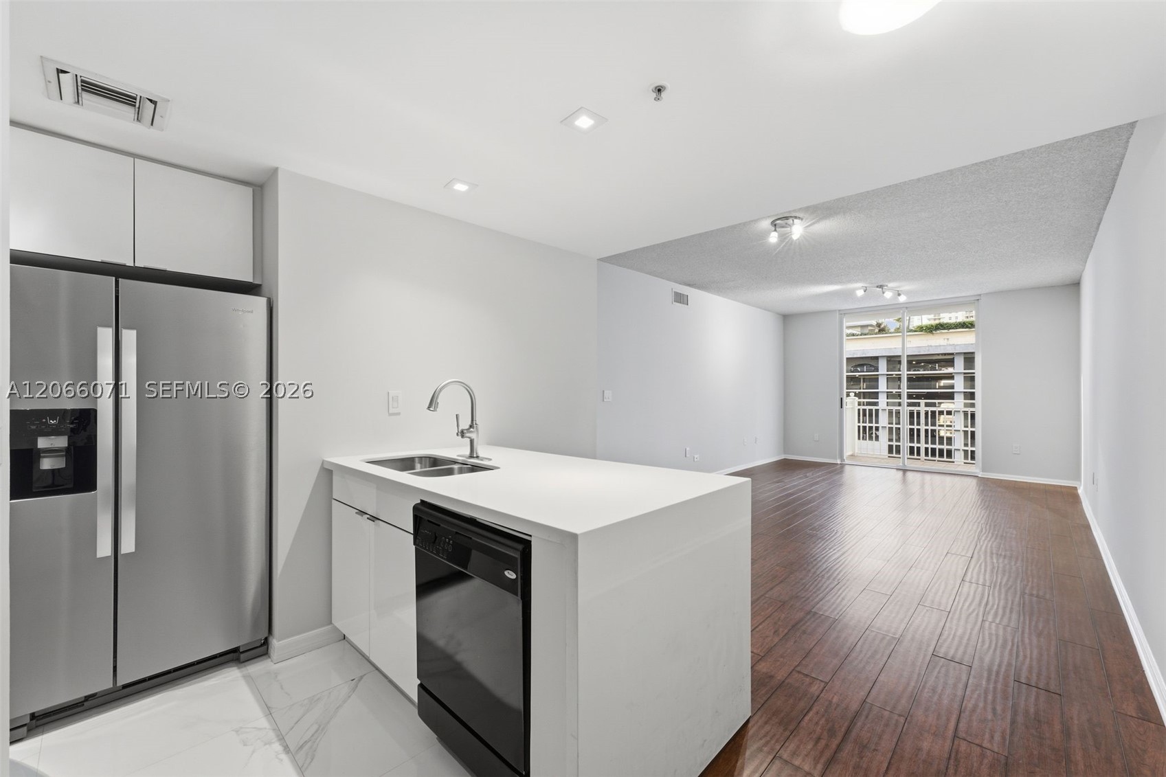 185 SE 14th Ter #1010, Miami FL 33131