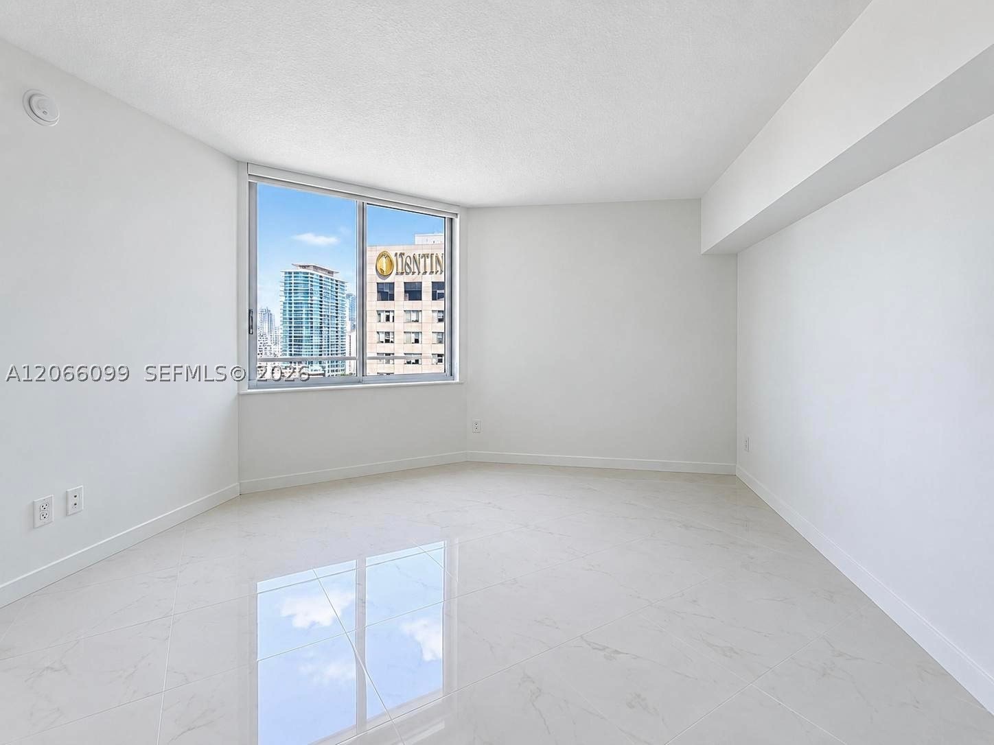 335 S Biscayne Blvd #3408, Miami FL 33131