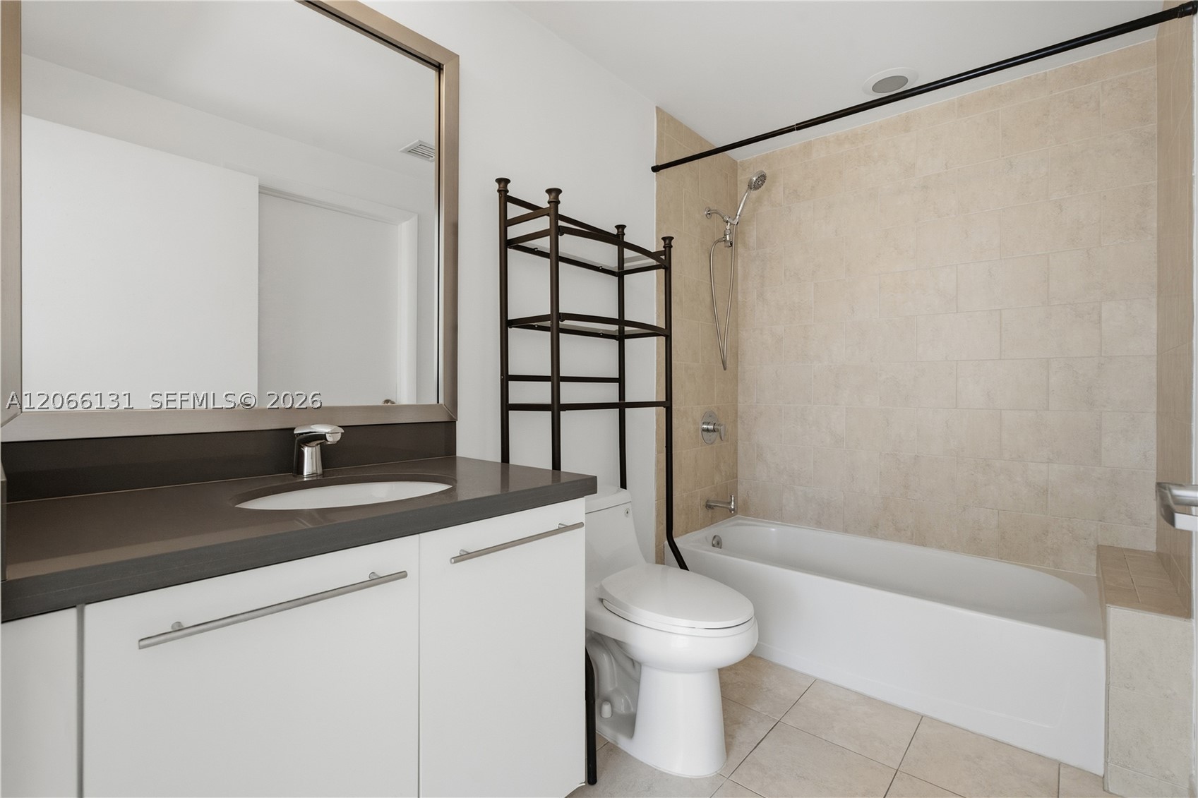 90 SW 3rd St #1801, Miami FL 33130