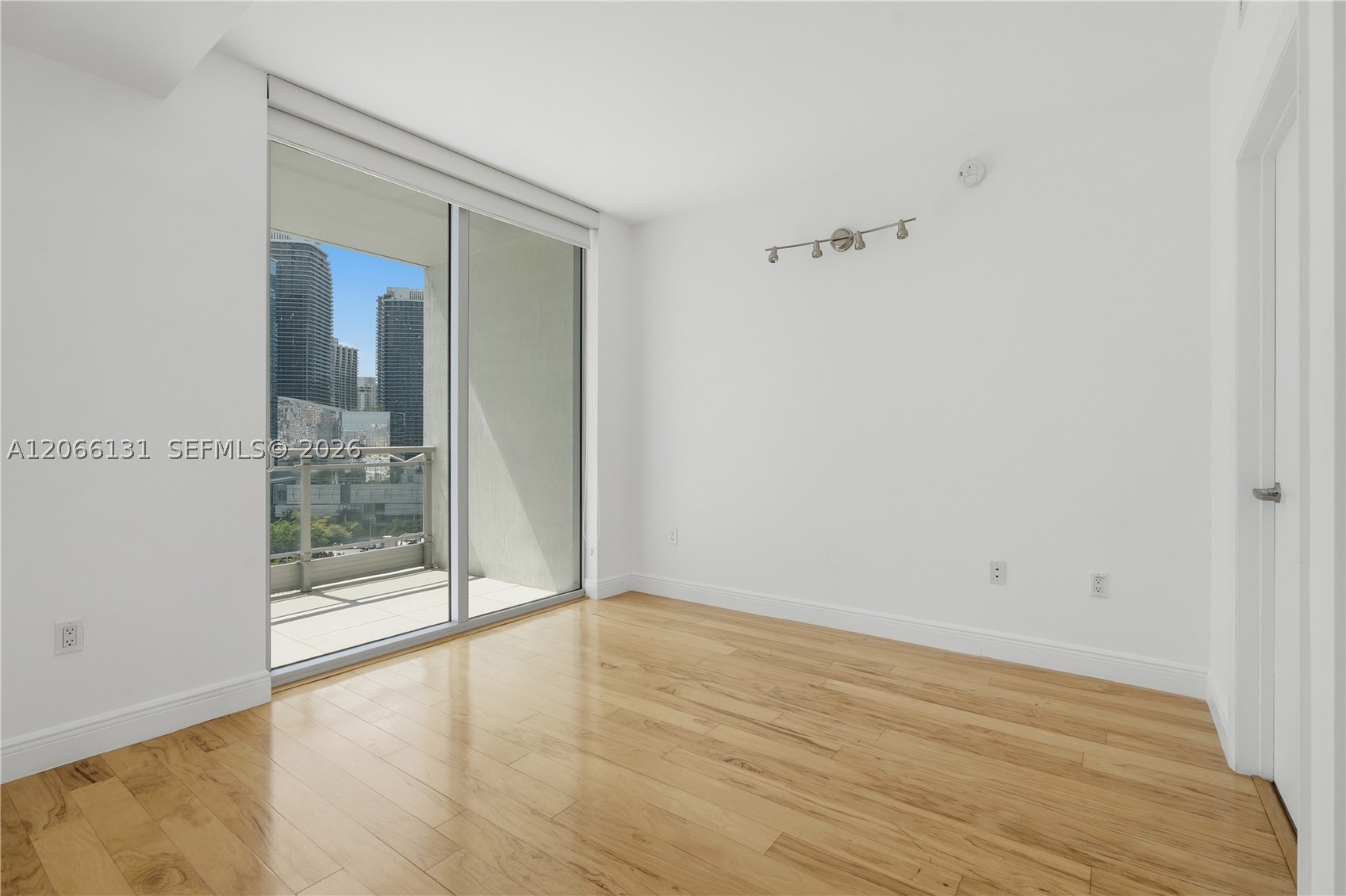 90 SW 3rd St #1801, Miami FL 33130