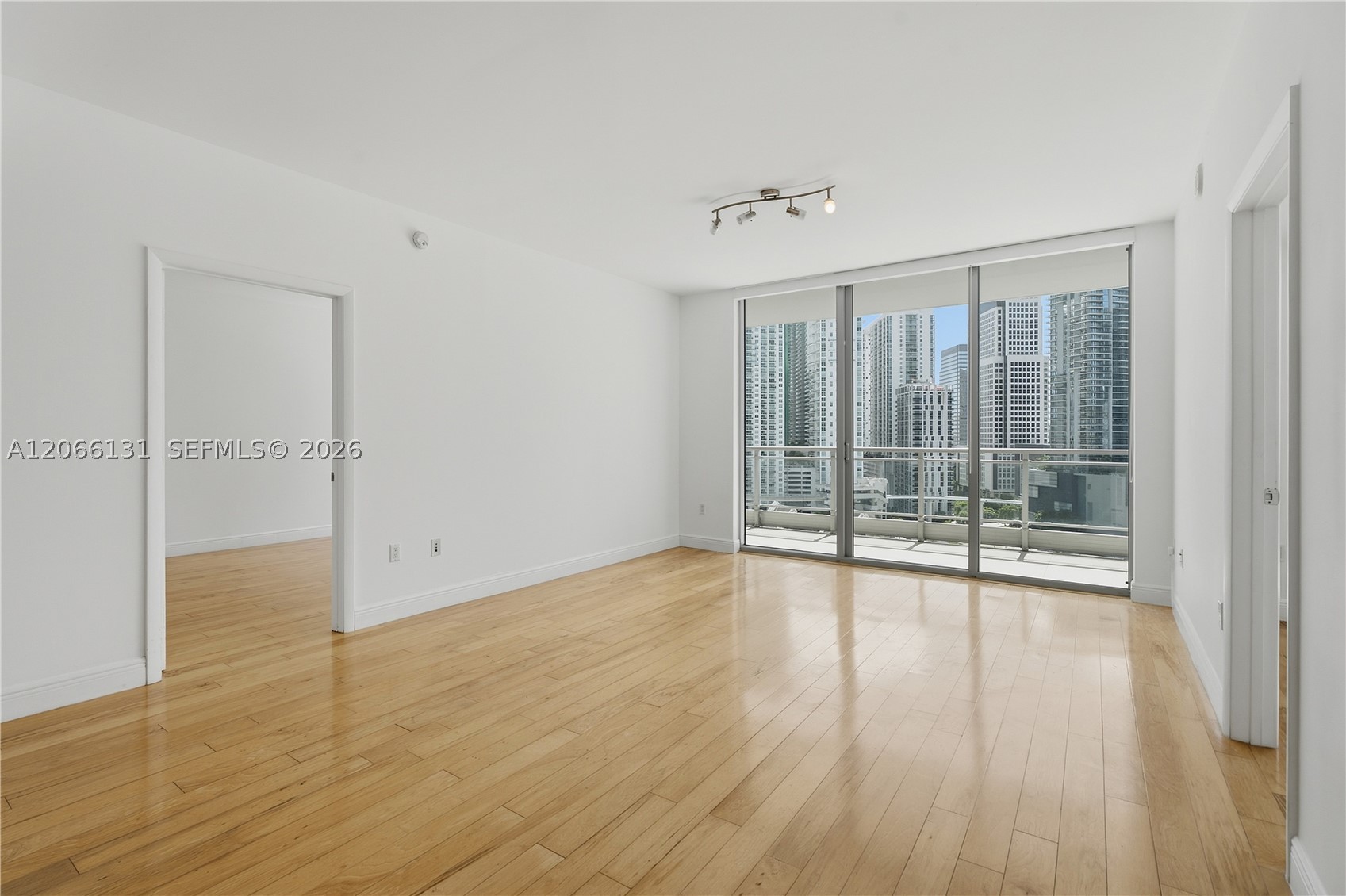 90 SW 3rd St #1801, Miami FL 33130