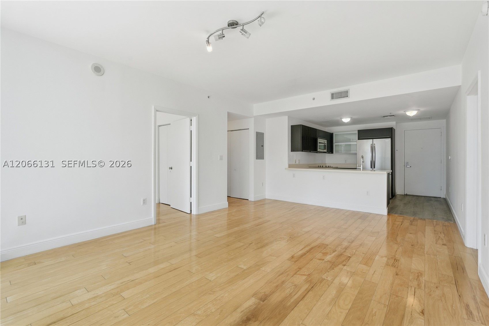 90 SW 3rd St #1801, Miami FL 33130