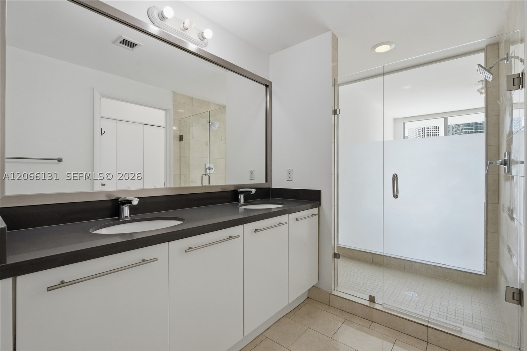90 SW 3rd St #1801, Miami FL 33130
