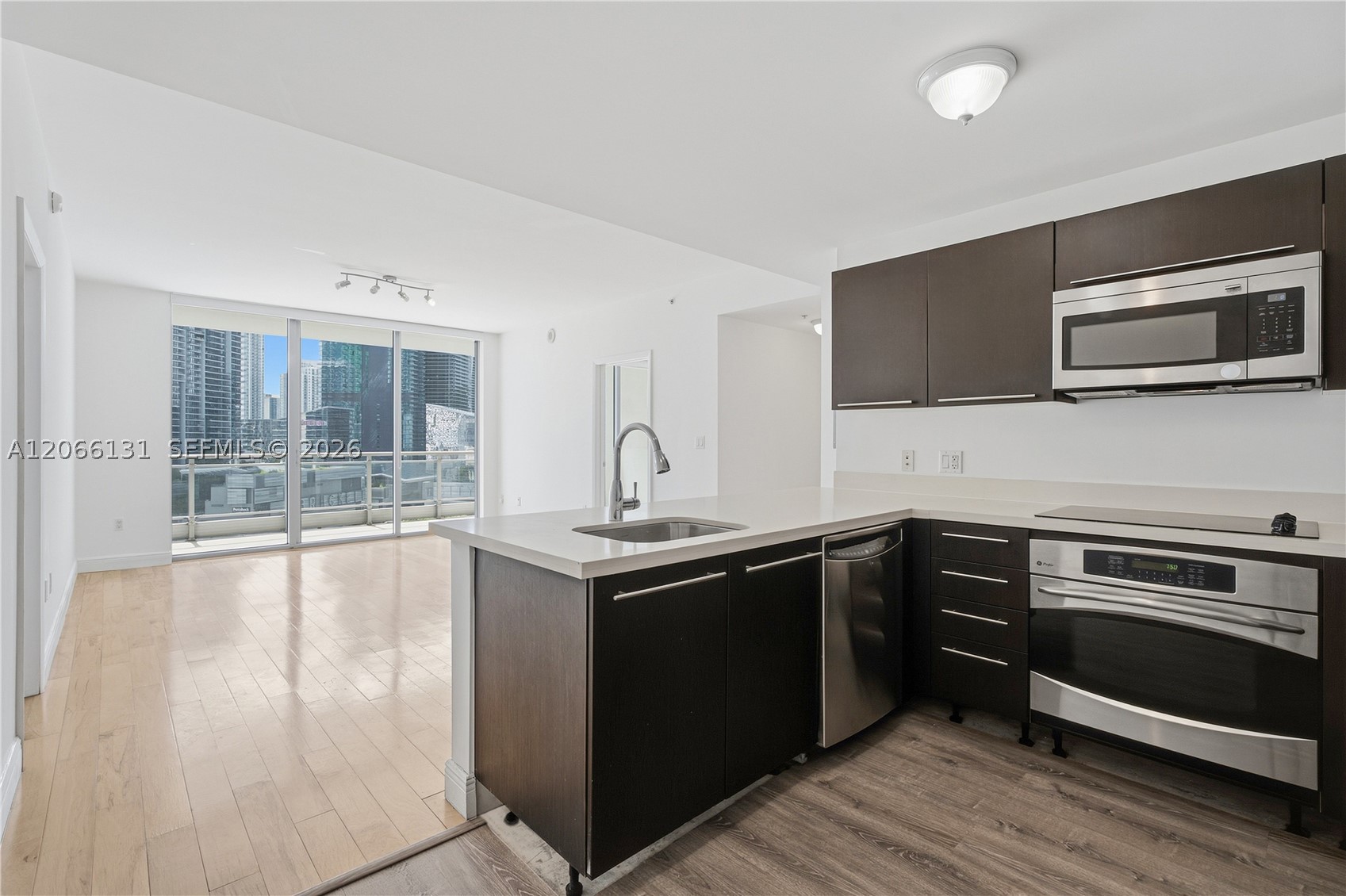 90 SW 3rd St #1801, Miami FL 33130