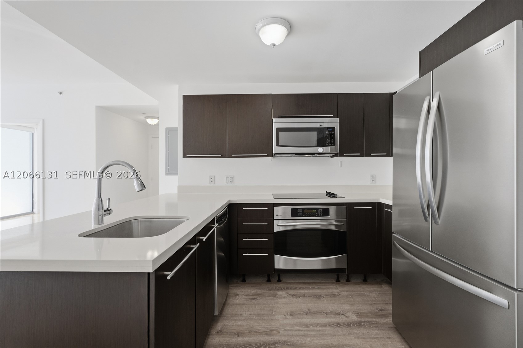 90 SW 3rd St #1801, Miami FL 33130