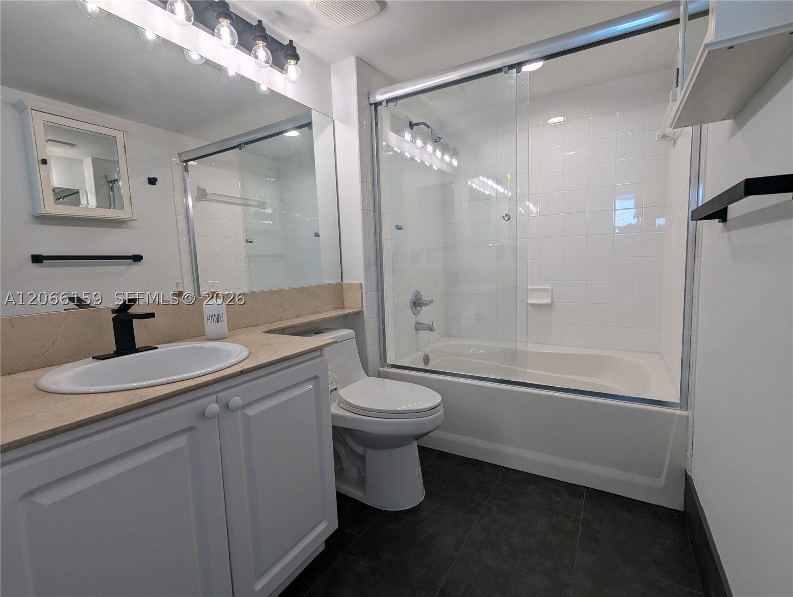 1155 Brickell Bay Dr #910, Miami FL 33131