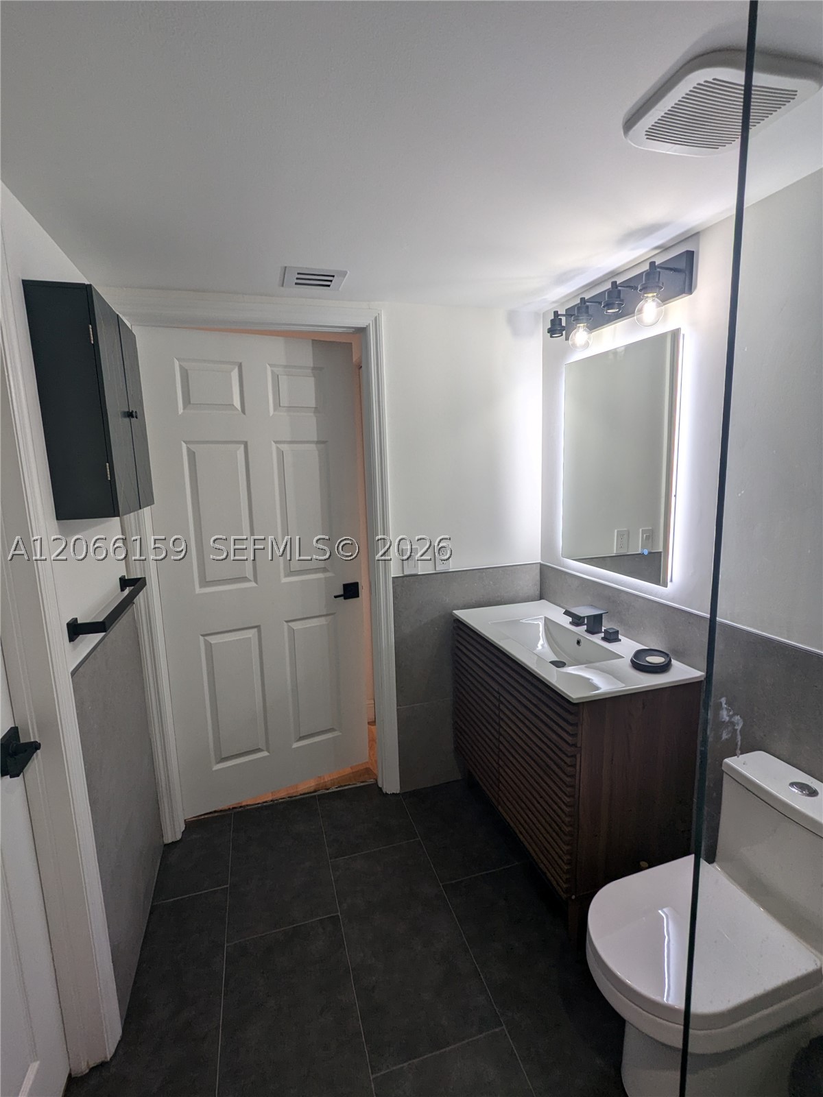 1155 Brickell Bay Dr #910, Miami FL 33131