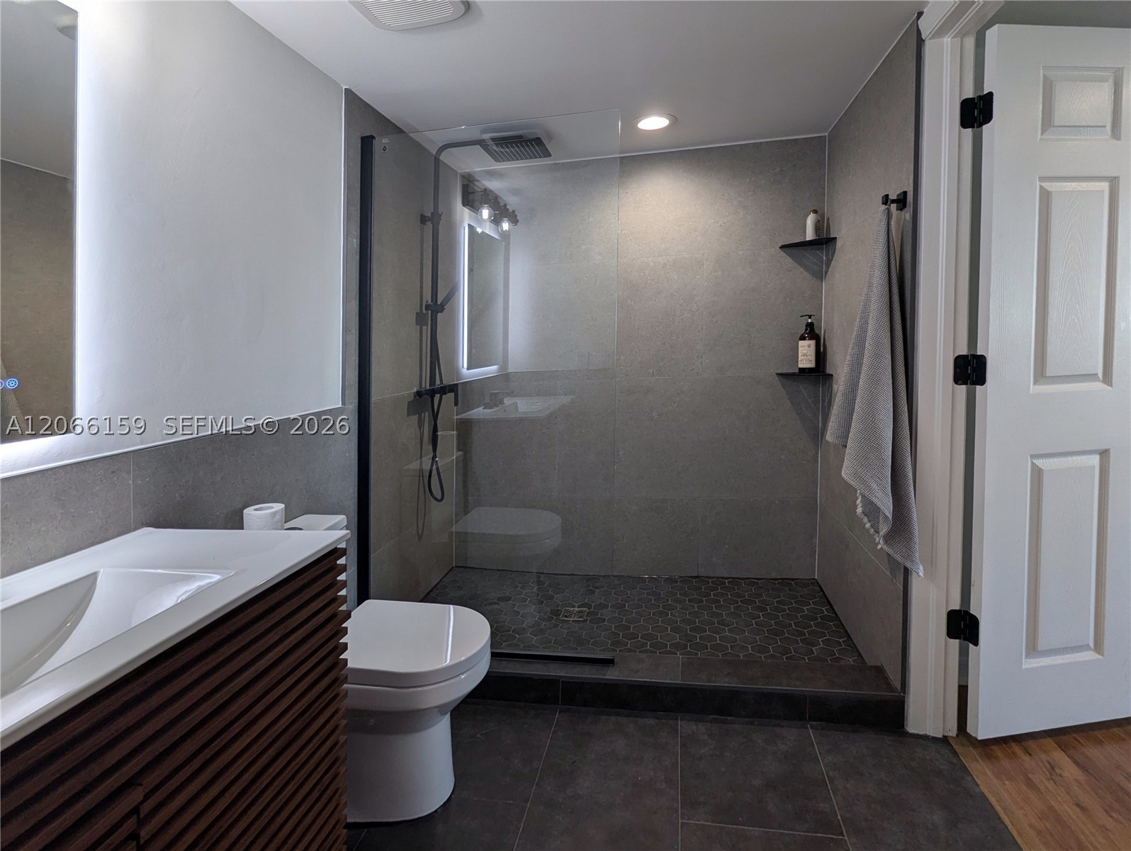 1155 Brickell Bay Dr #910, Miami FL 33131