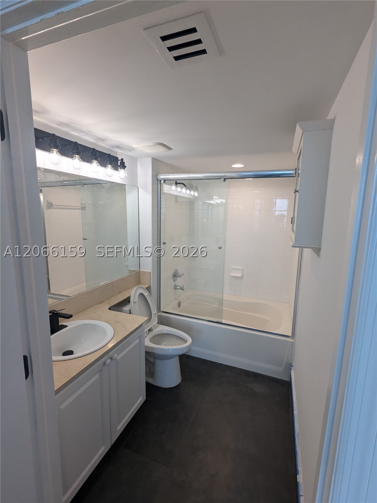 1155 Brickell Bay Dr #910, Miami FL 33131