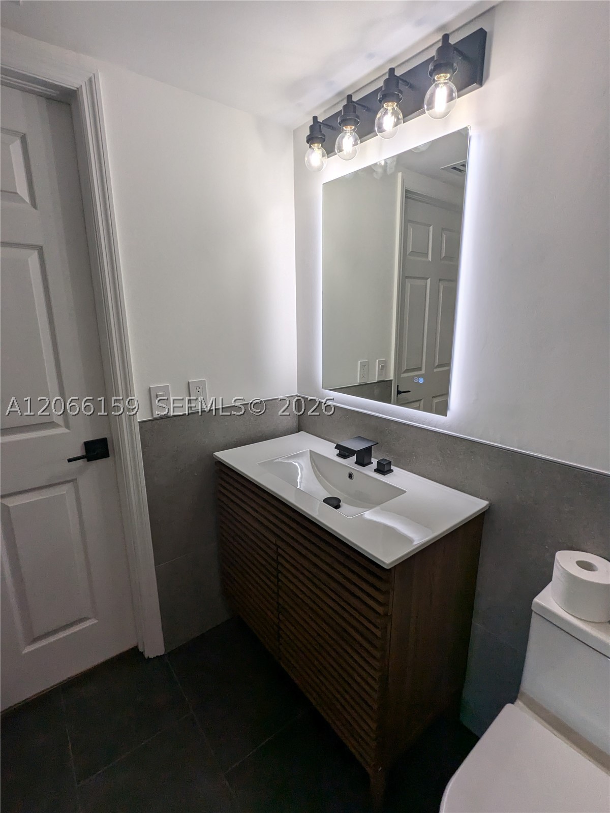 1155 Brickell Bay Dr #910, Miami FL 33131