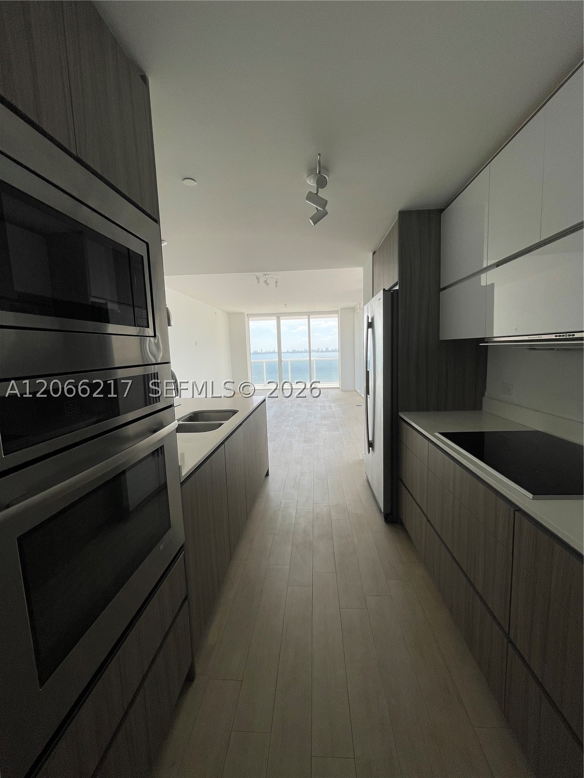 600 NE 27th St #1205, Miami FL 33137
