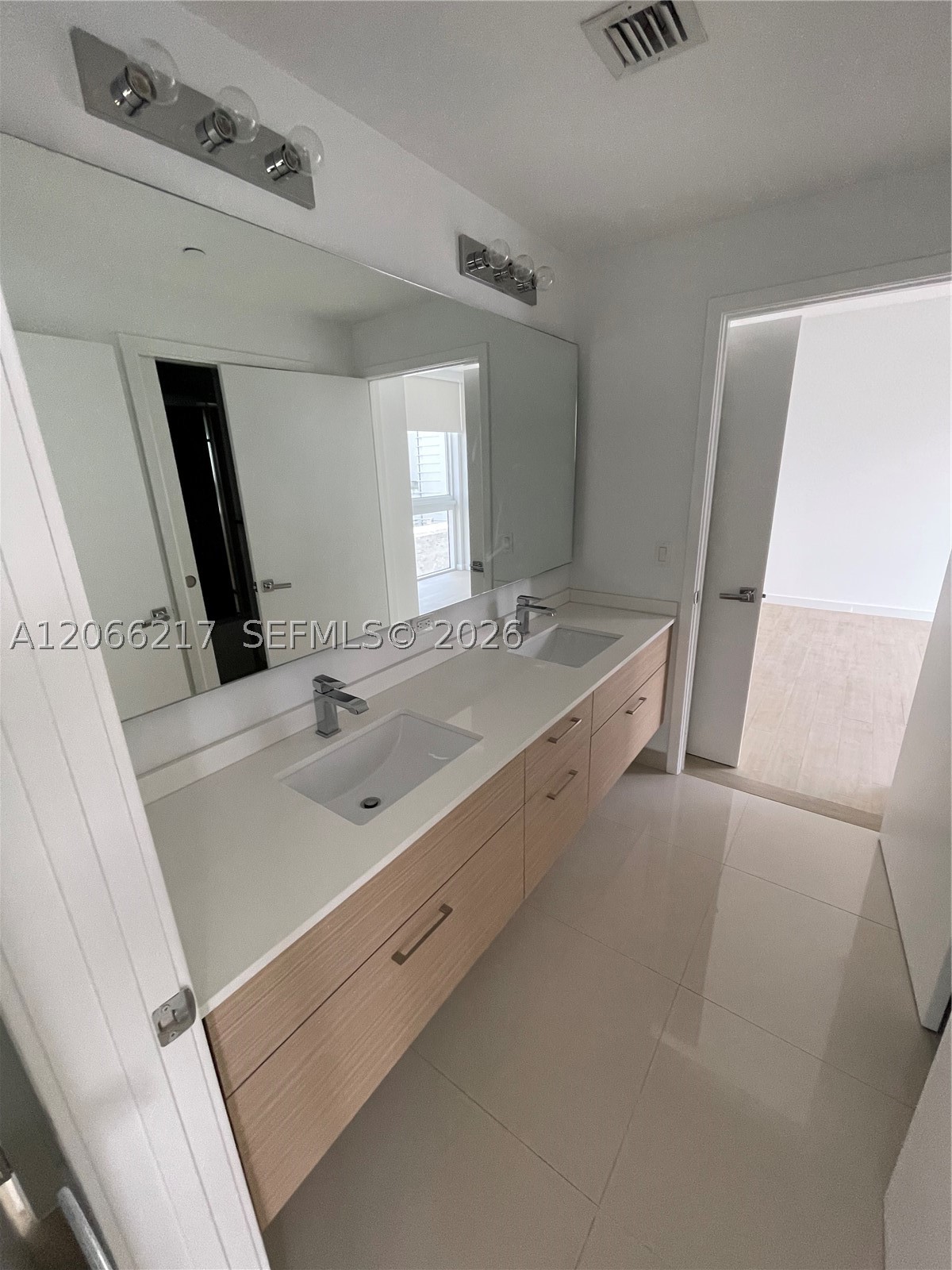 600 NE 27th St #1205, Miami FL 33137