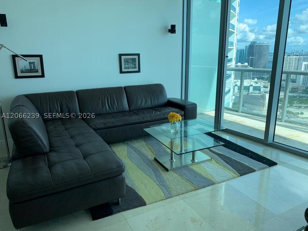 Miami FL 33132 - A12066239