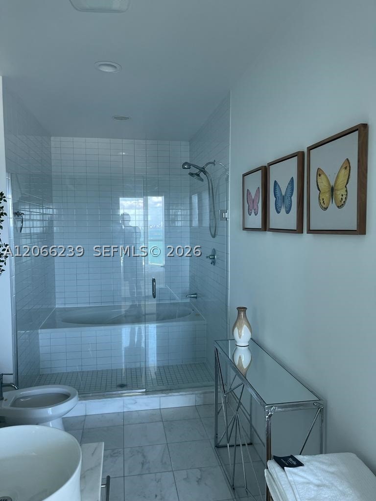 Miami FL 33132 - A12066239