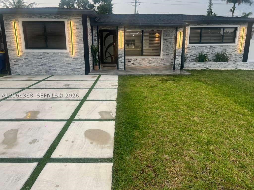 39 SE 7th St, Dania Beach FL 33004