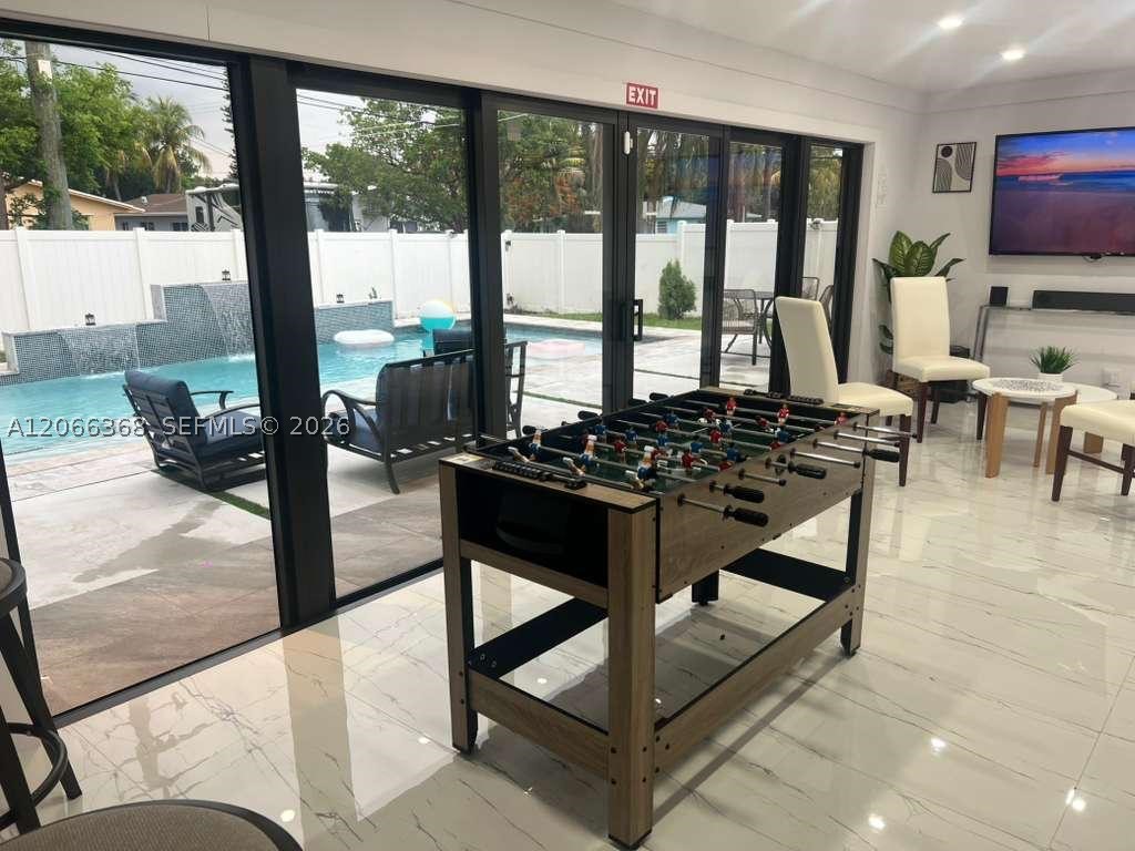 39 SE 7th St, Dania Beach FL 33004