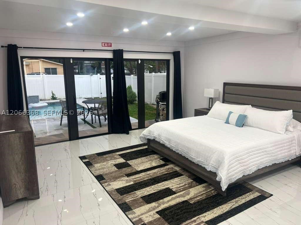 39 SE 7th St, Dania Beach FL 33004