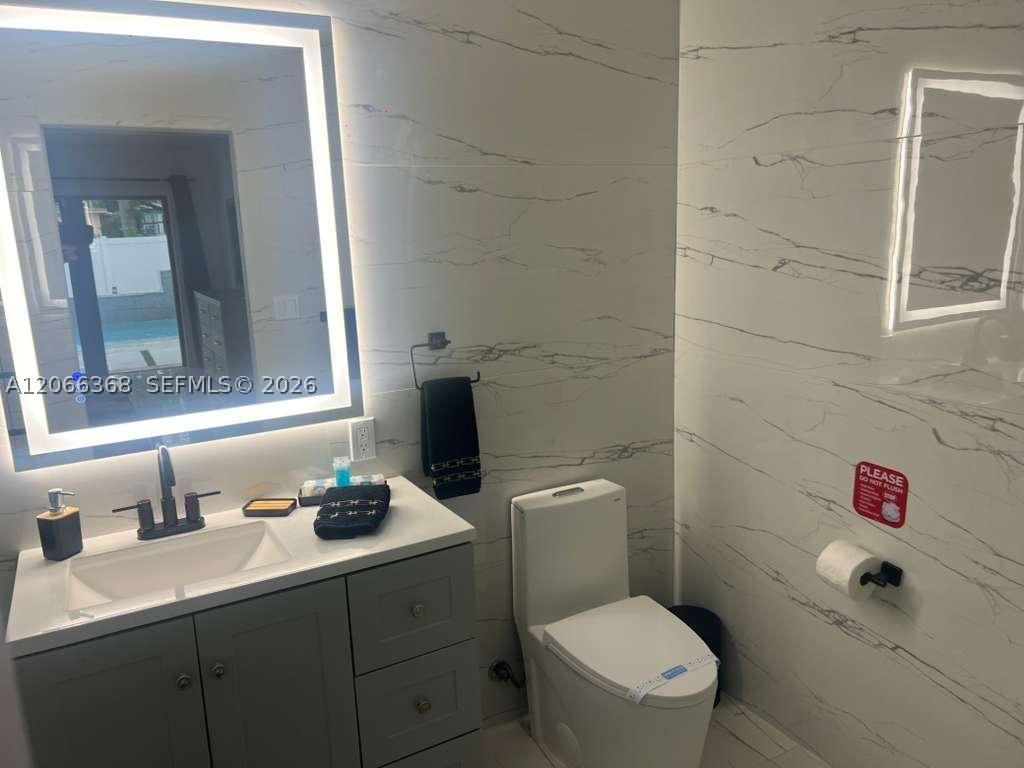 39 SE 7th St, Dania Beach FL 33004