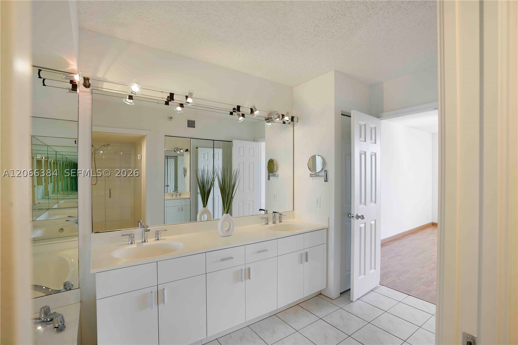 3530 Mystic Pointe Dr #3214, Aventura FL 33180