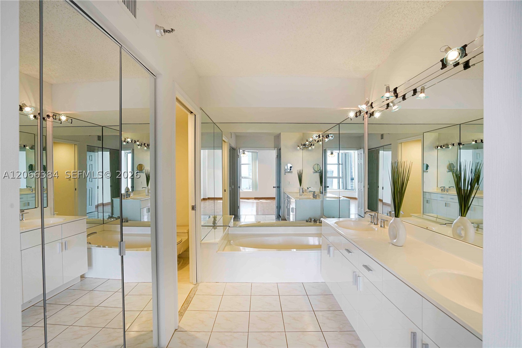 3530 Mystic Pointe Dr #3214, Aventura FL 33180