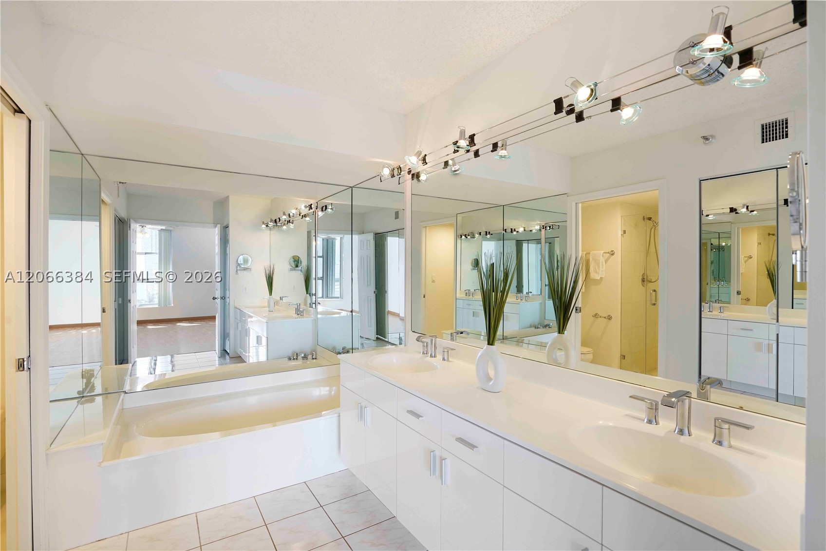 3530 Mystic Pointe Dr #3214, Aventura FL 33180