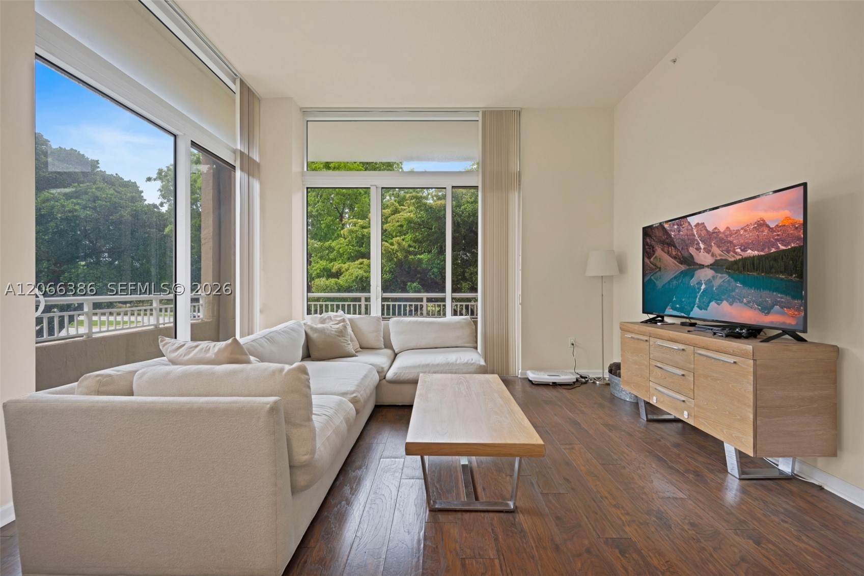 19501 W Country Club Dr #208, Aventura FL 33180