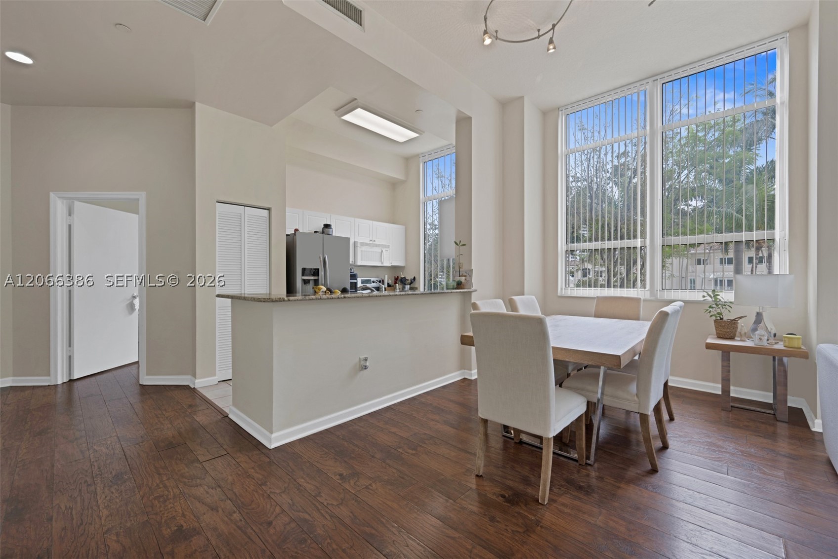 19501 W Country Club Dr #208, Aventura FL 33180