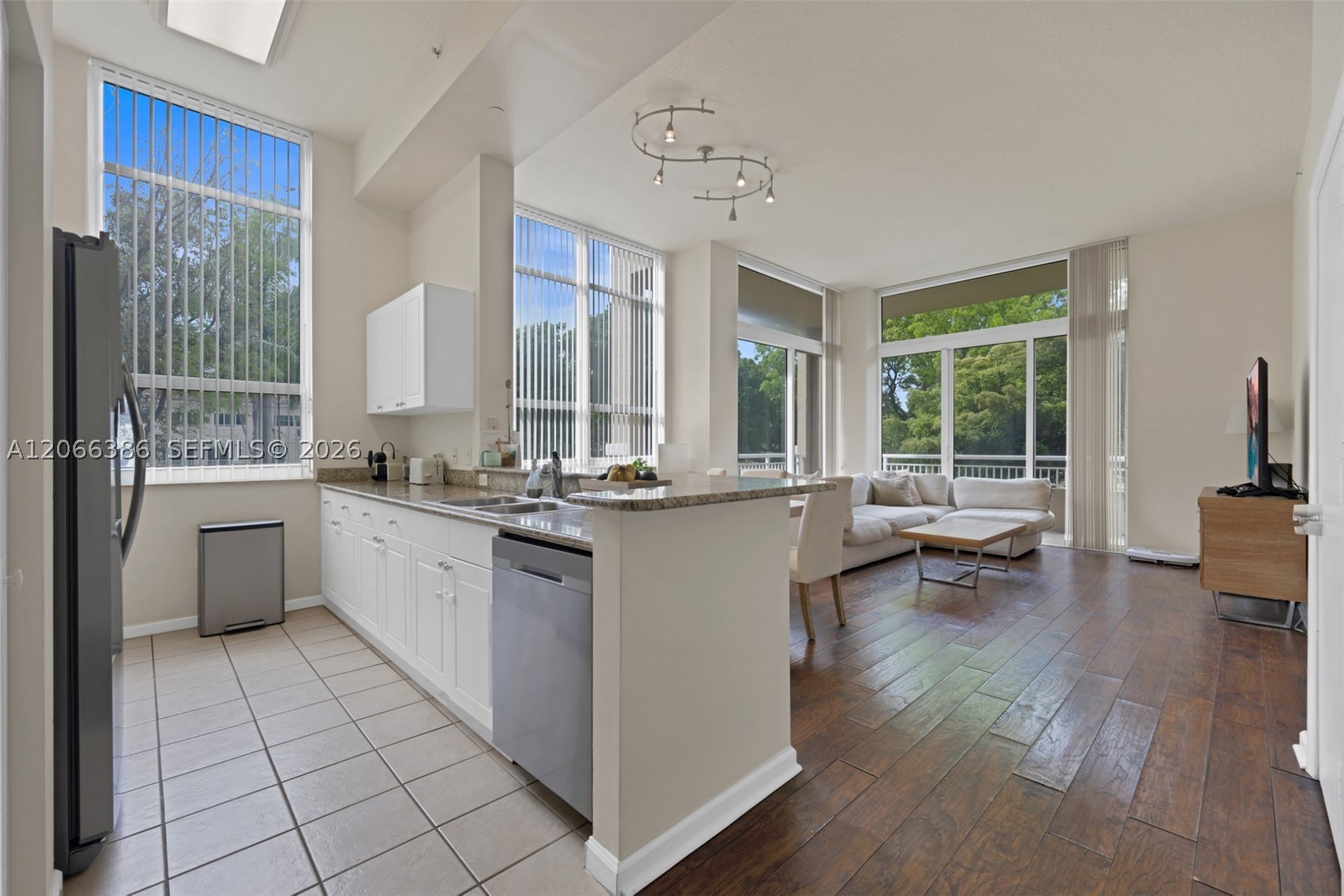 19501 W Country Club Dr #208, Aventura FL 33180