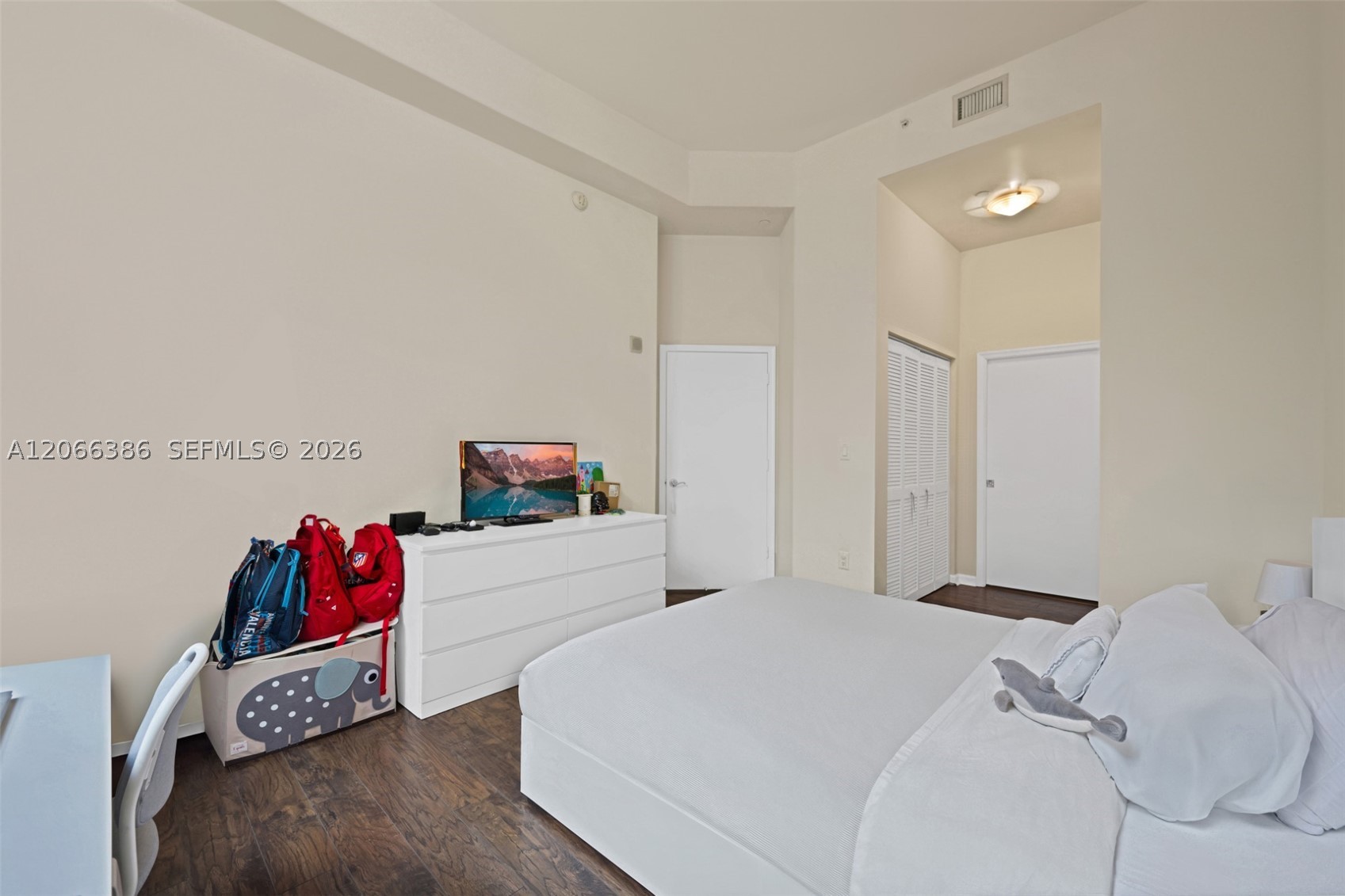 19501 W Country Club Dr #208, Aventura FL 33180