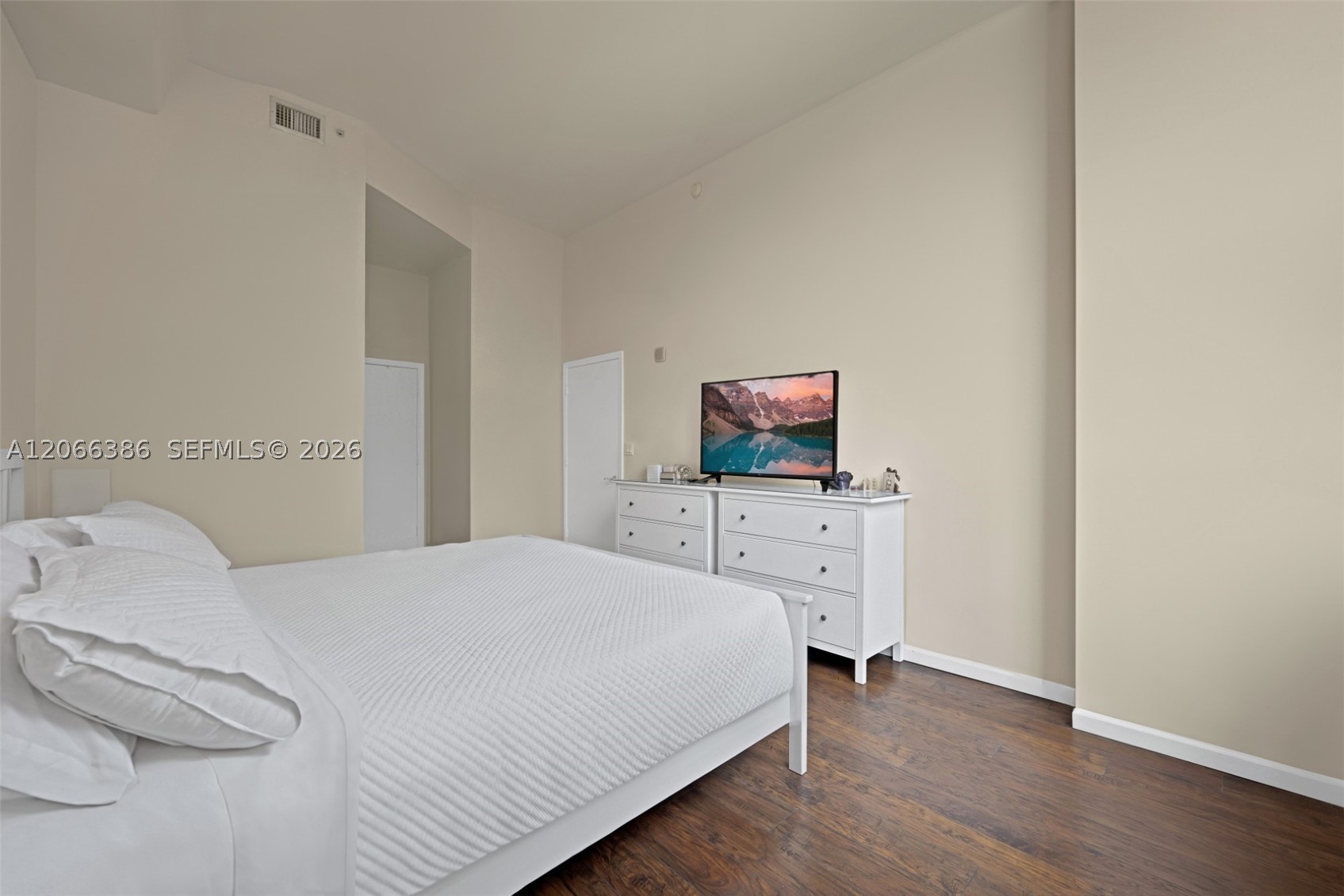 19501 W Country Club Dr #208, Aventura FL 33180