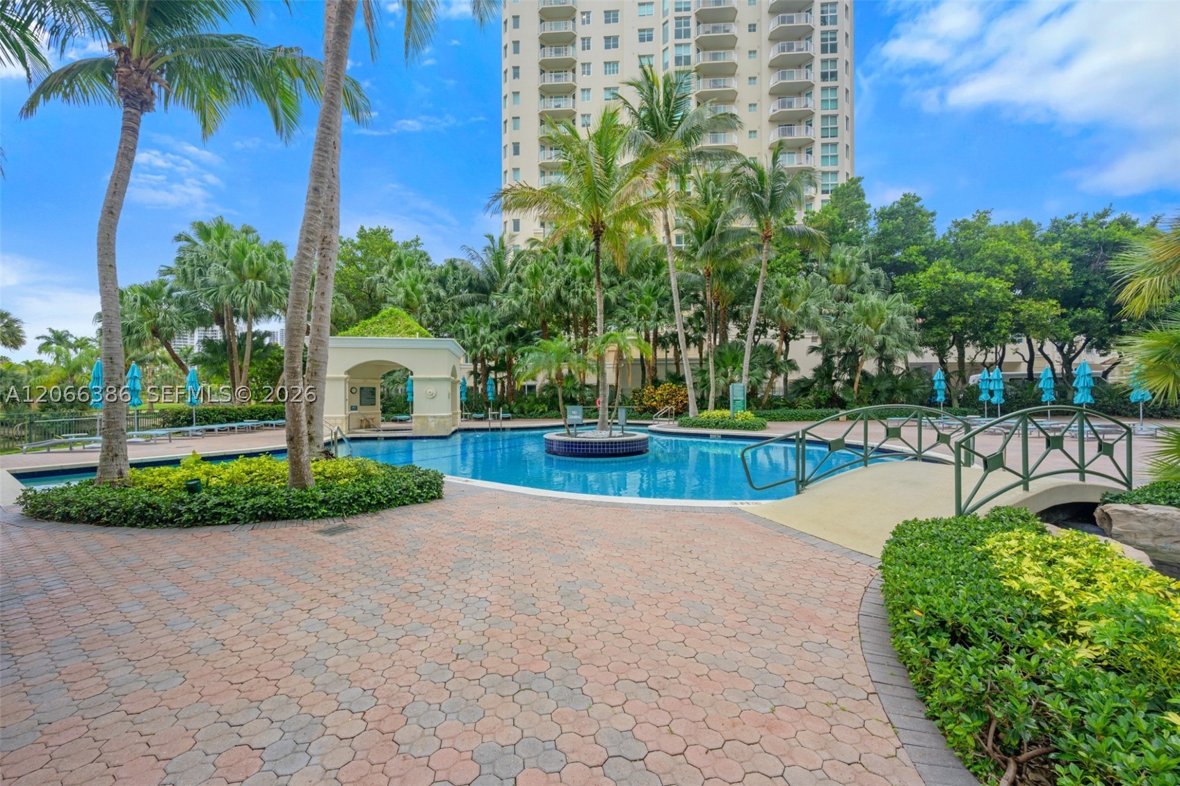 19501 W Country Club Dr #208, Aventura FL 33180