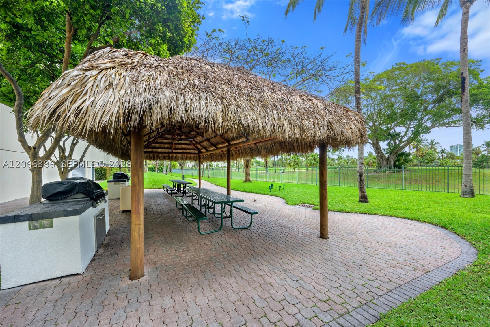 19501 W Country Club Dr #208, Aventura FL 33180