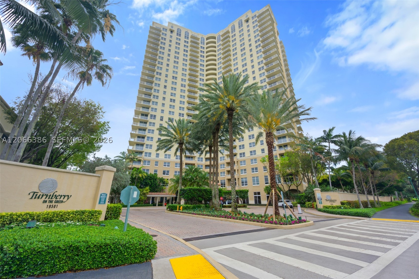 19501 W Country Club Dr #208, Aventura FL 33180