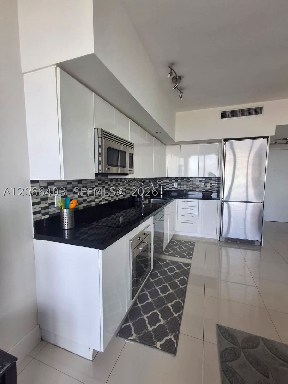 92 SW 3rd St #3808, Miami FL 33130