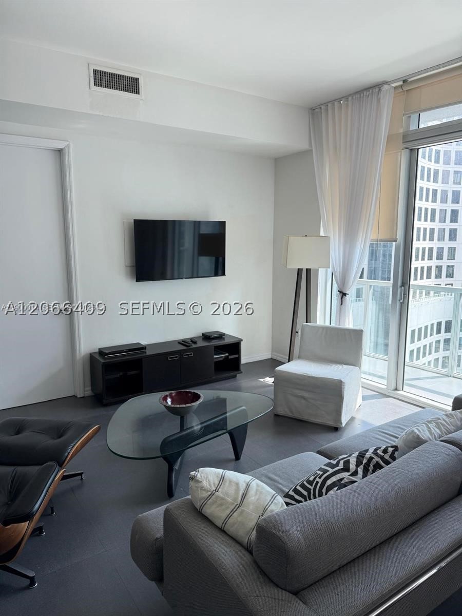 55 SE 6th St #4102, Miami FL 33131