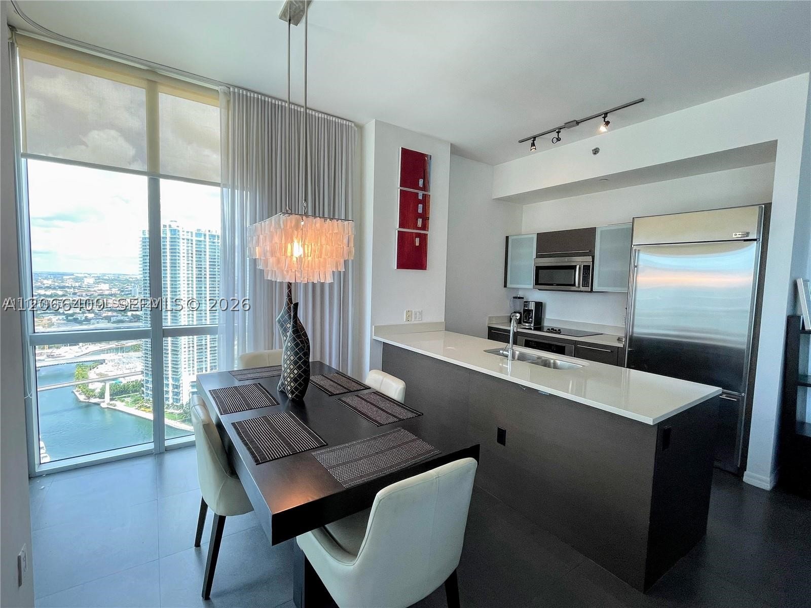 55 SE 6th St #4102, Miami FL 33131