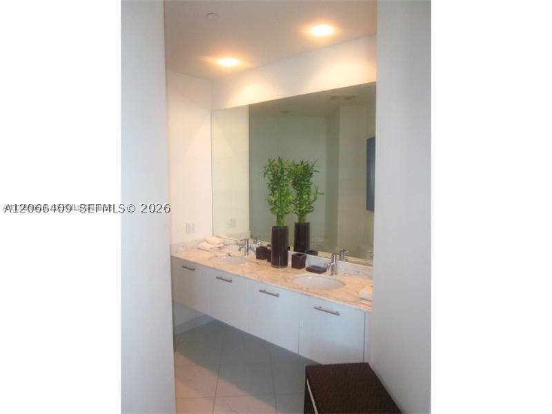 55 SE 6th St #4102, Miami FL 33131