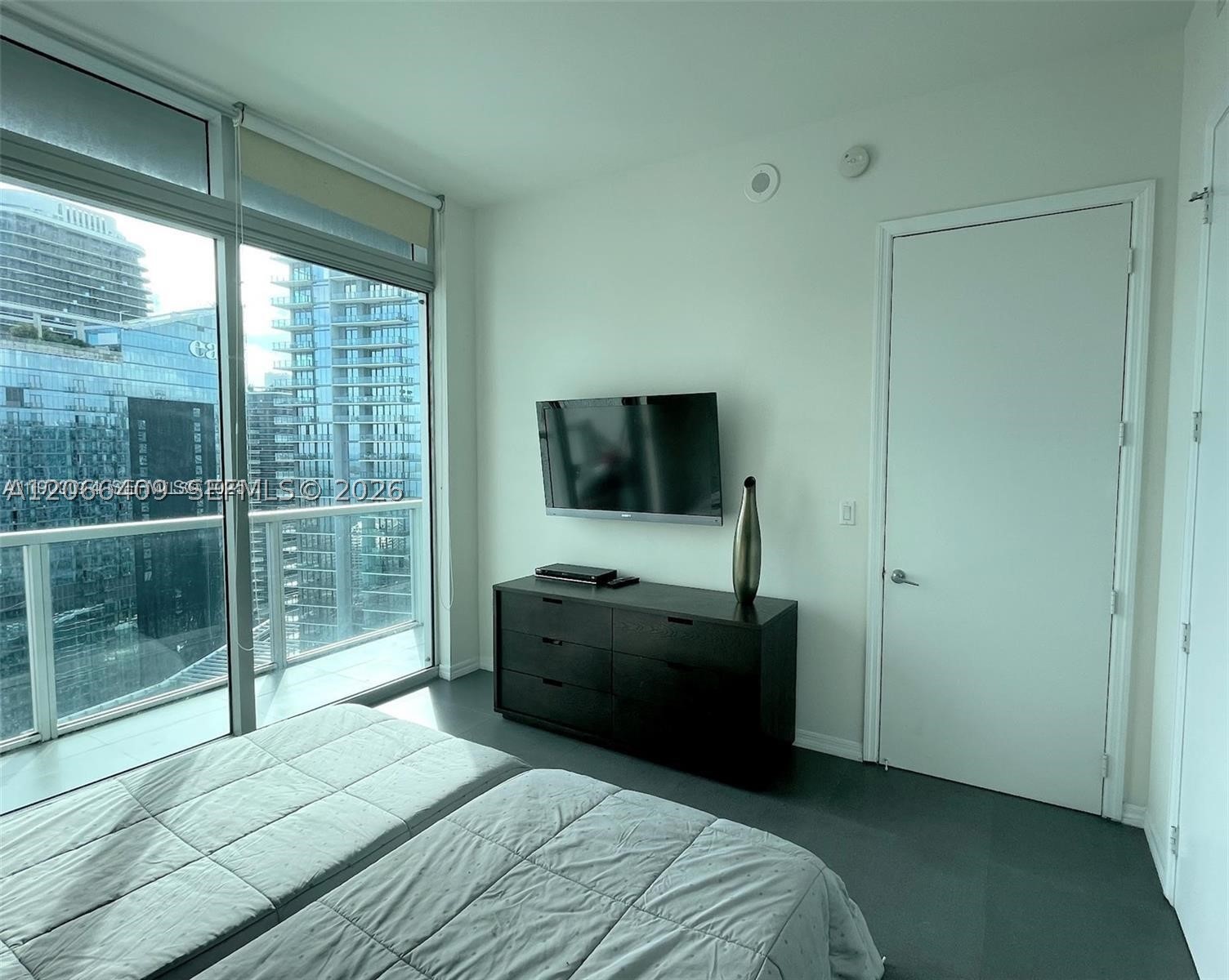 55 SE 6th St #4102, Miami FL 33131