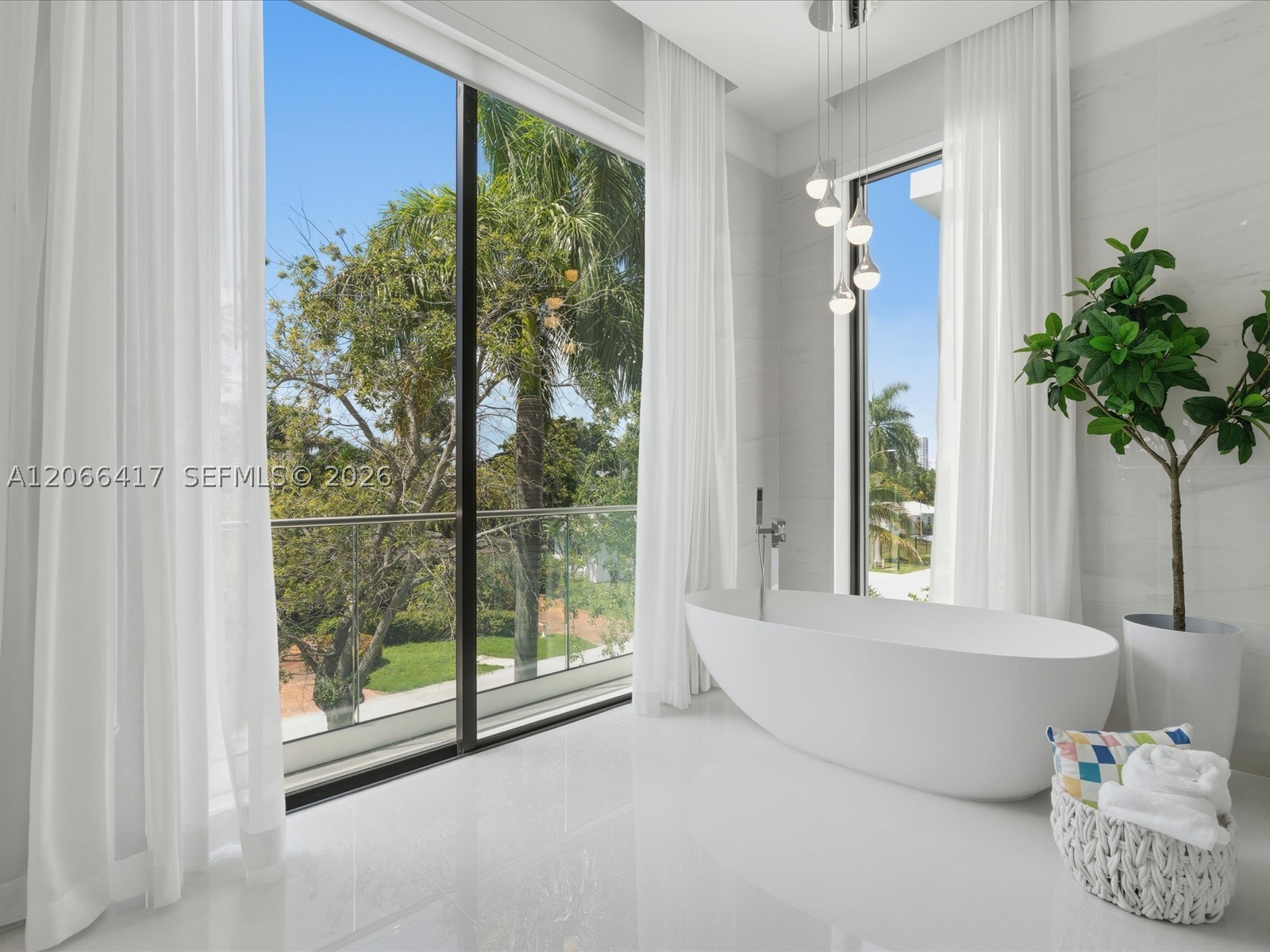 299 190th St, Sunny Isles Beach FL 33160
