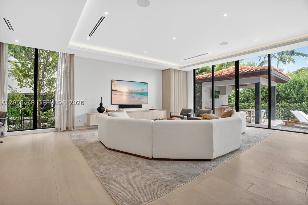 5831 Alton Rd, Miami Beach FL 33140