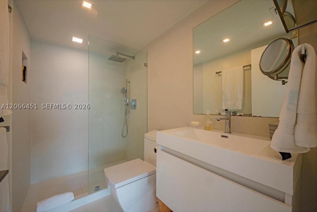 800 Claughton Island Dr #704, Miami FL 33131