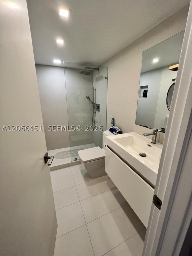 800 Claughton Island Dr #704, Miami FL 33131