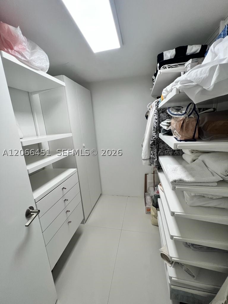 800 Claughton Island Dr #704, Miami FL 33131