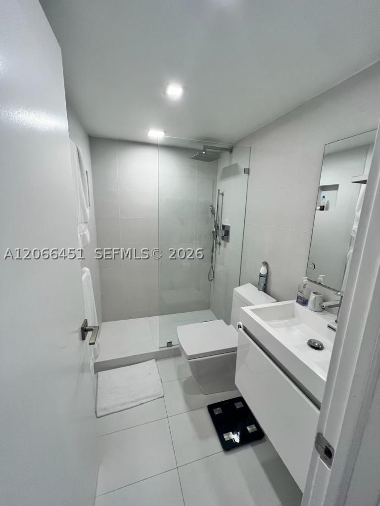 800 Claughton Island Dr #704, Miami FL 33131