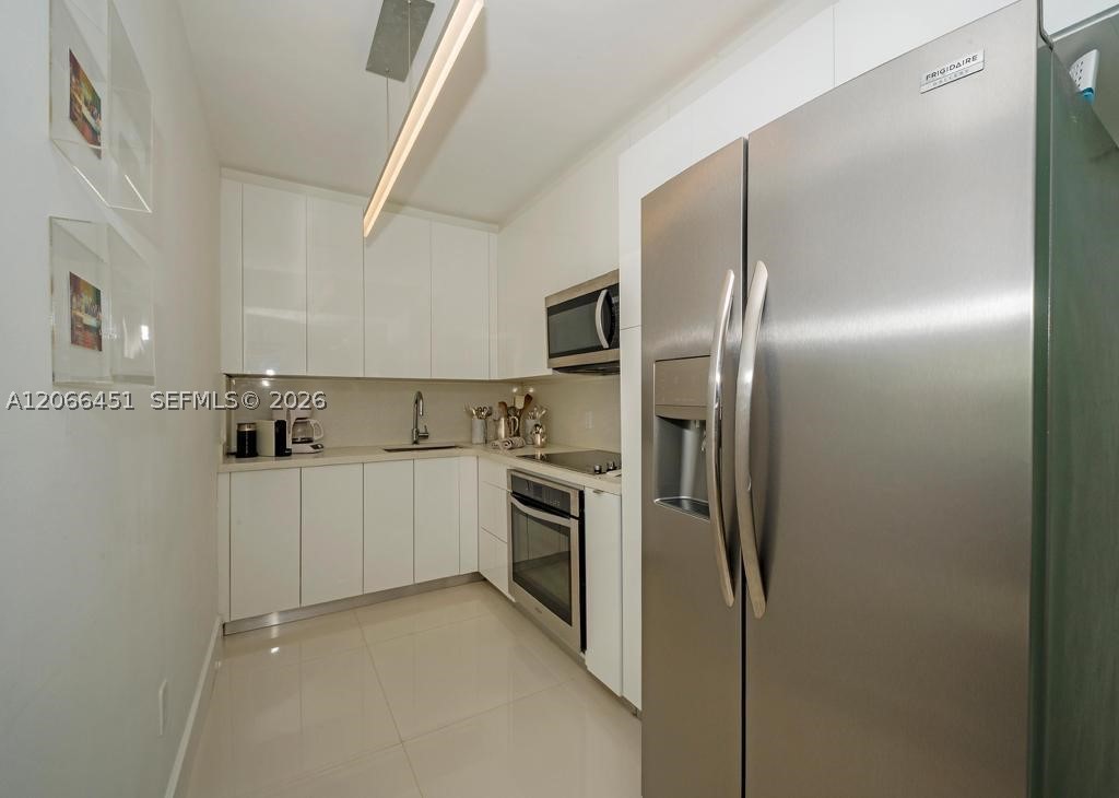 800 Claughton Island Dr #704, Miami FL 33131