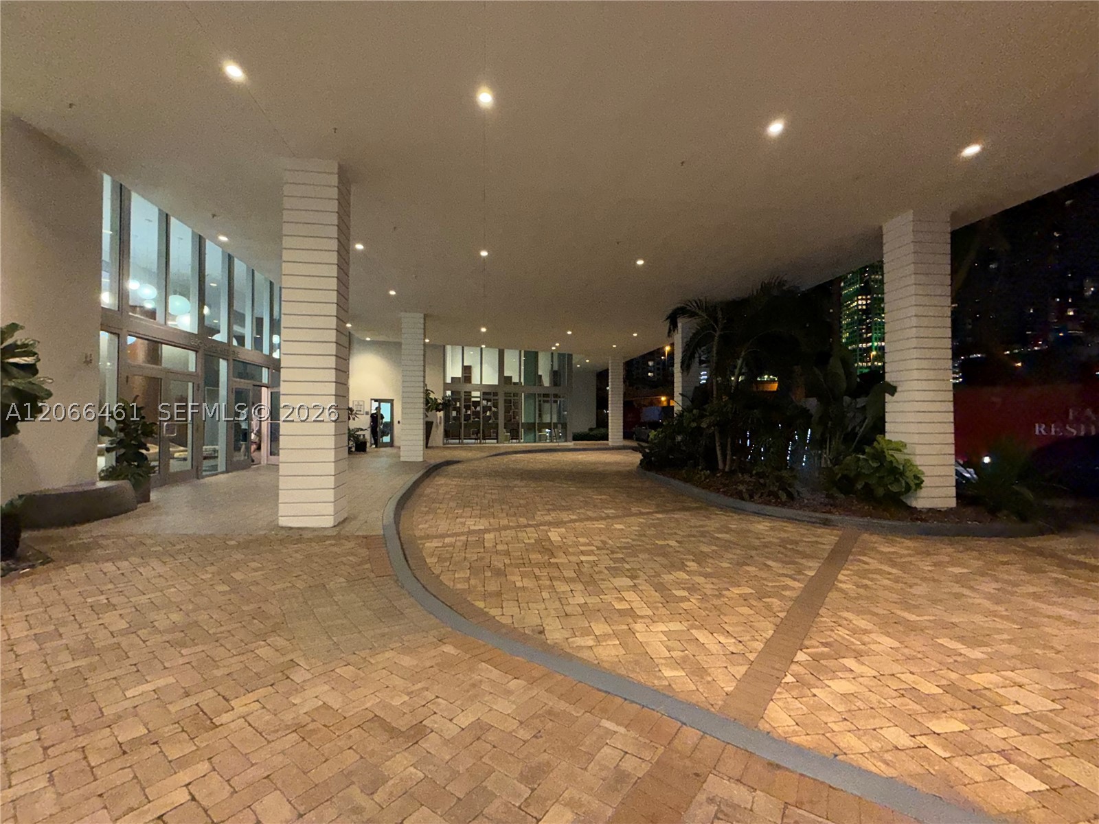 350 S Miami Ave #304, Miami FL 33130
