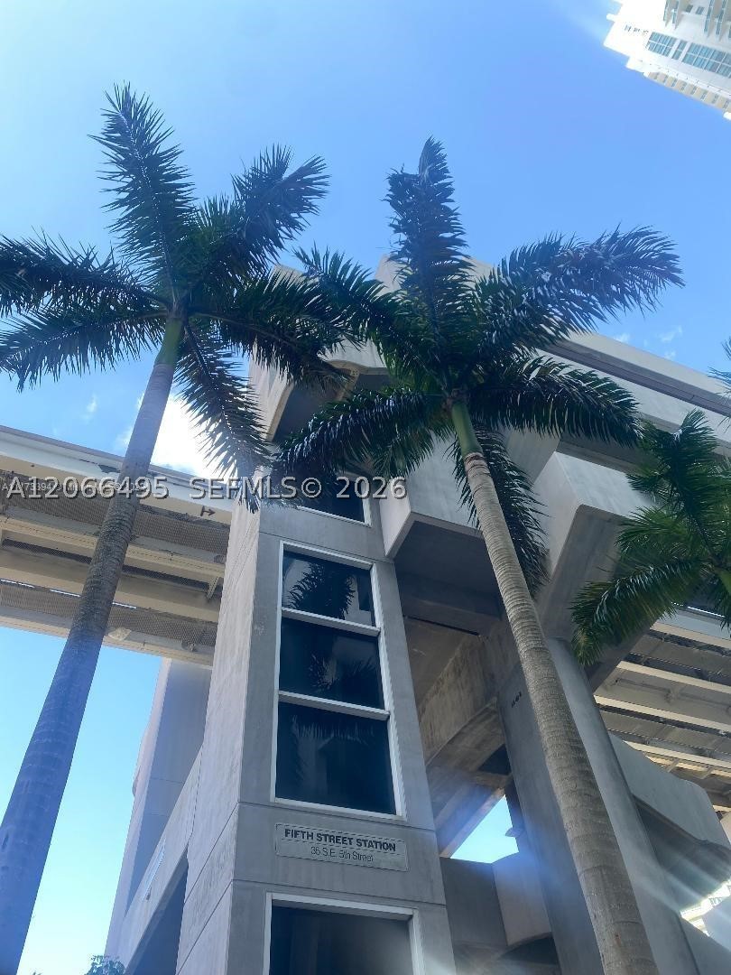 41 SE 5th St #414, Miami FL 33131